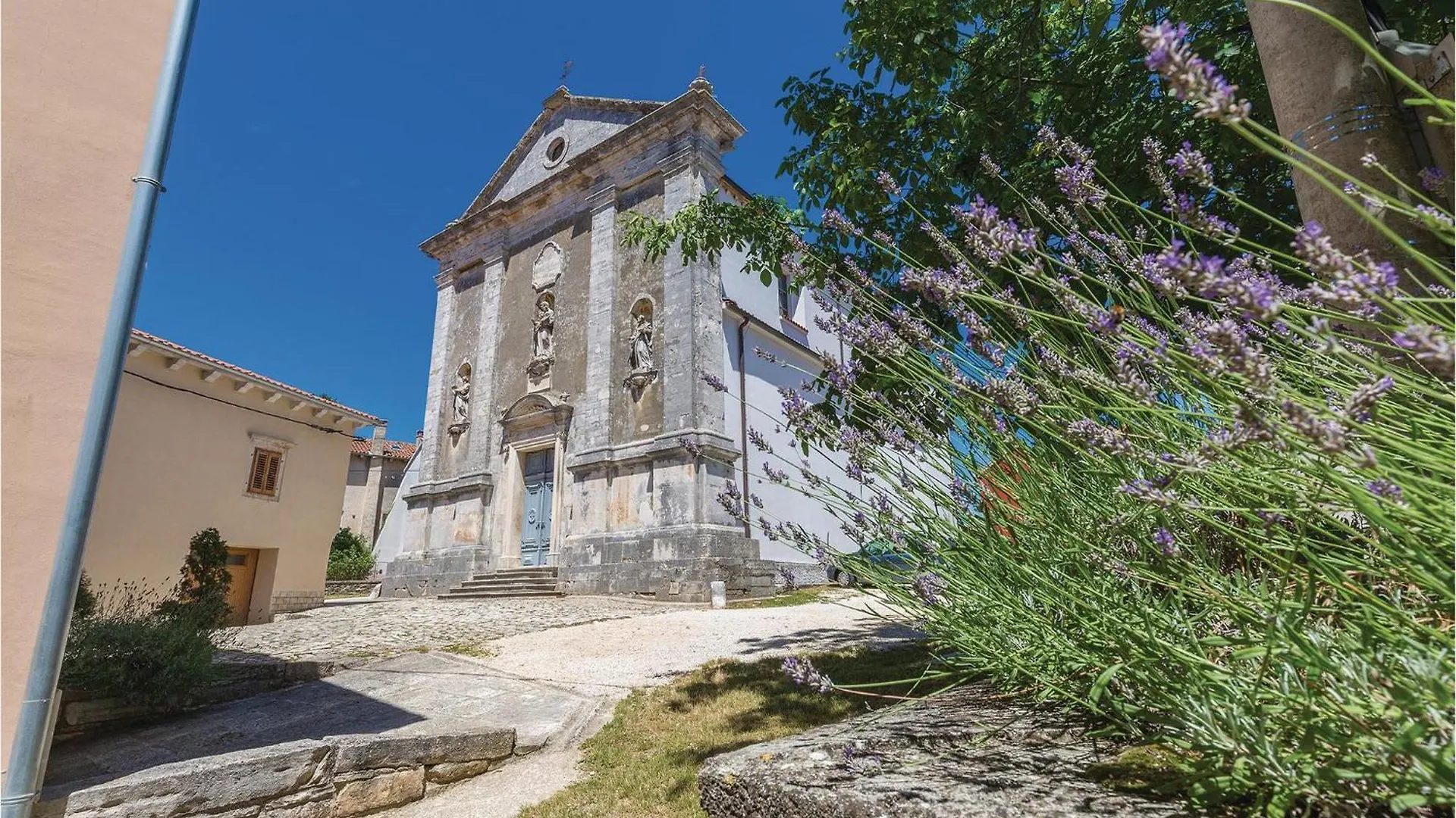 1 Bedroom Stunning Home In Muntrilj Croatia