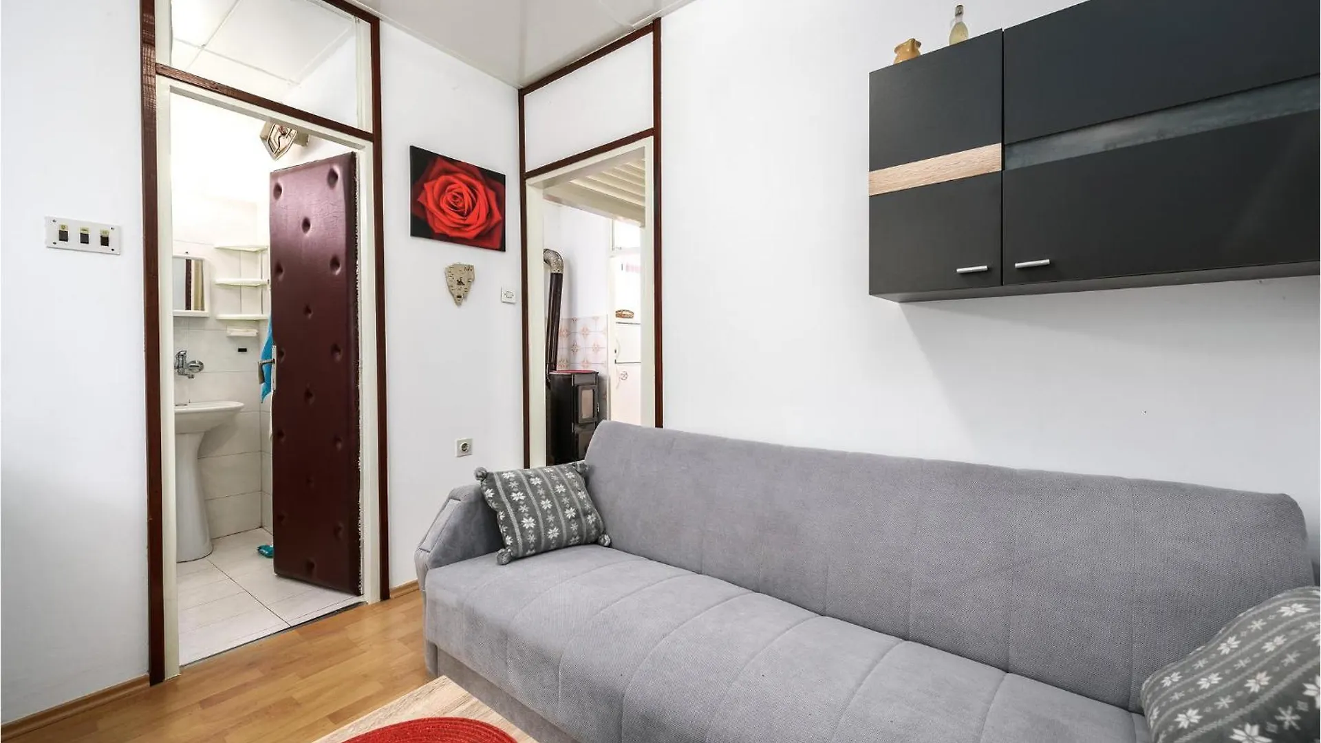 1 Bedroom Stunning Home In Muntrilj